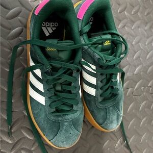 Woman’s Adidas Green VL Court 3.0 Sneakers (W 6.5 / 38)